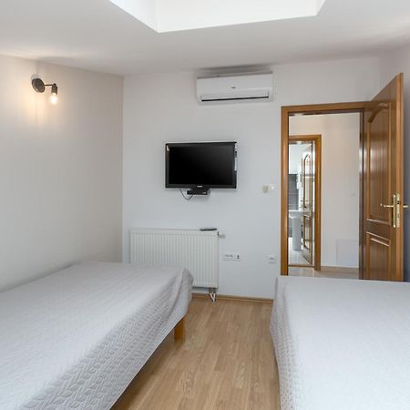 Apartments Bellissima Funtana Kültér fotó
