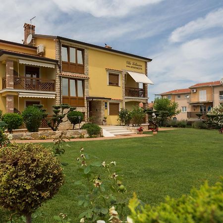 Apartments Bellissima Funtana Kültér fotó