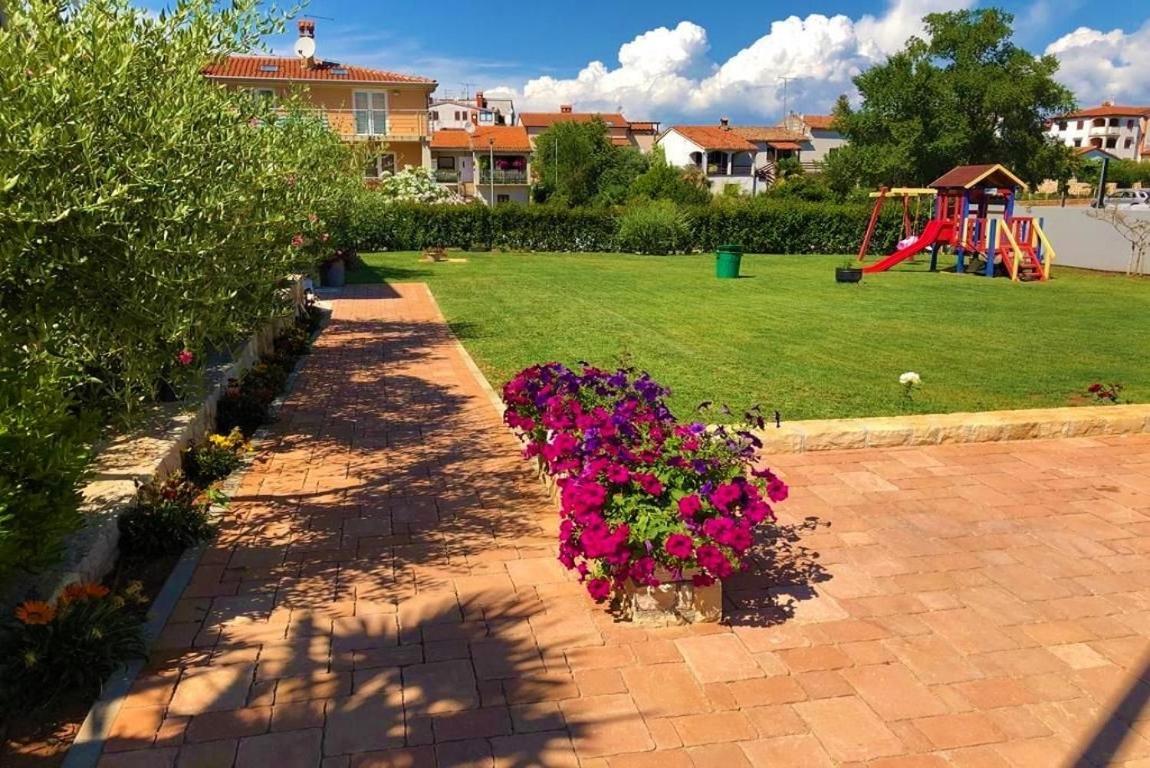 Apartments Bellissima Funtana Kültér fotó