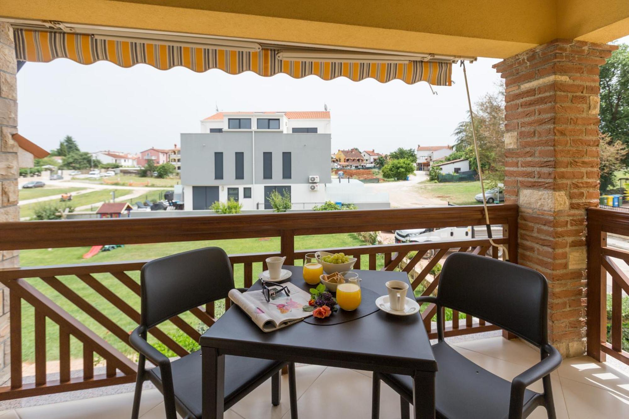 Apartments Bellissima Funtana Kültér fotó