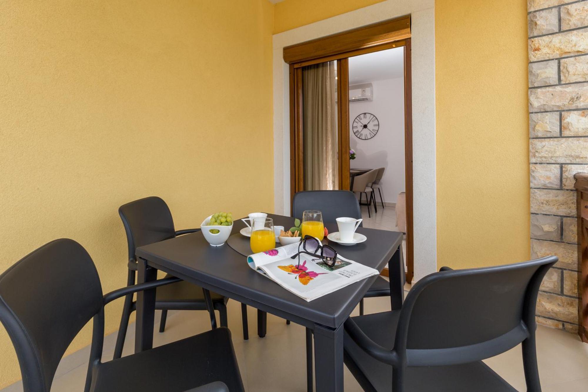 Apartments Bellissima Funtana Kültér fotó